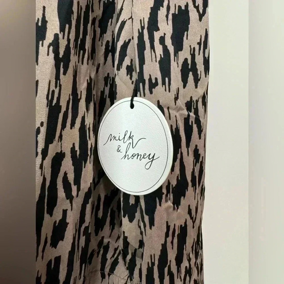 Milk & Honey Black and Tan Print Blouse - Size L - Picture 5 of 12